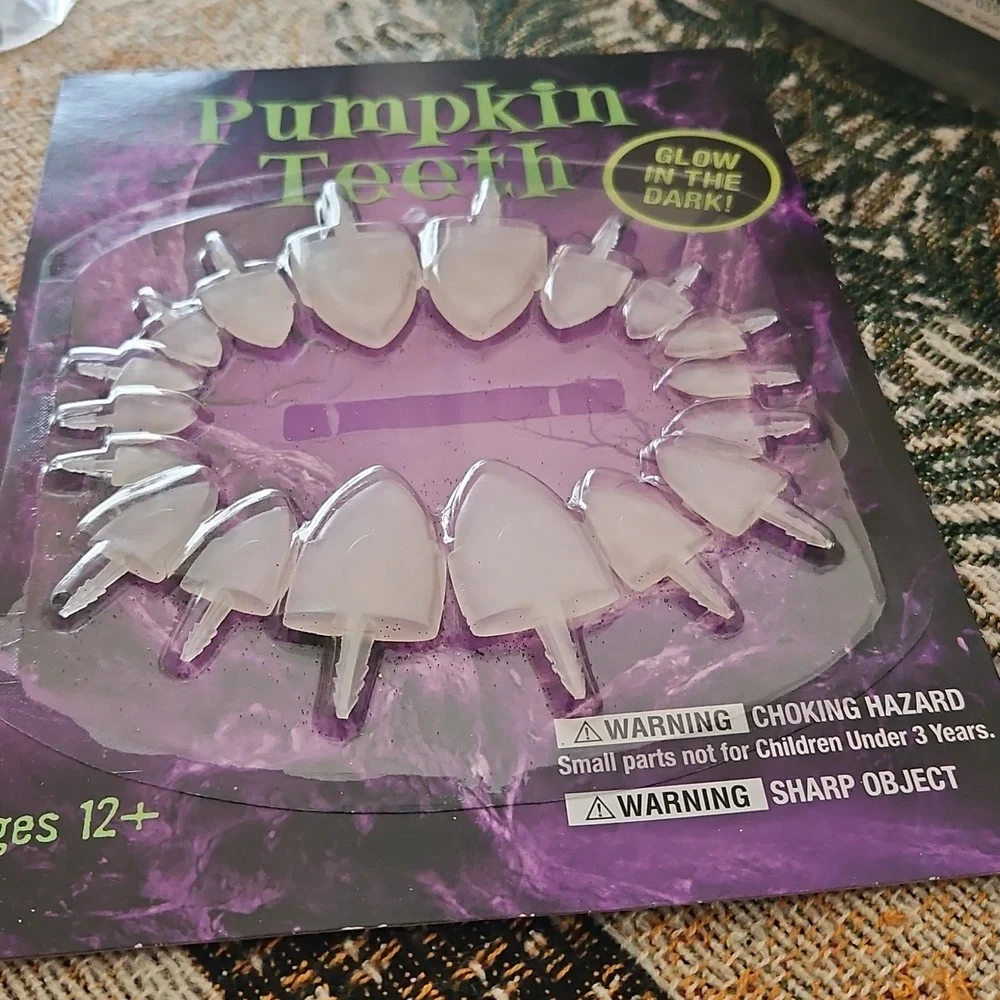 Glow In Dark Pumpkin Teeth New In Package
